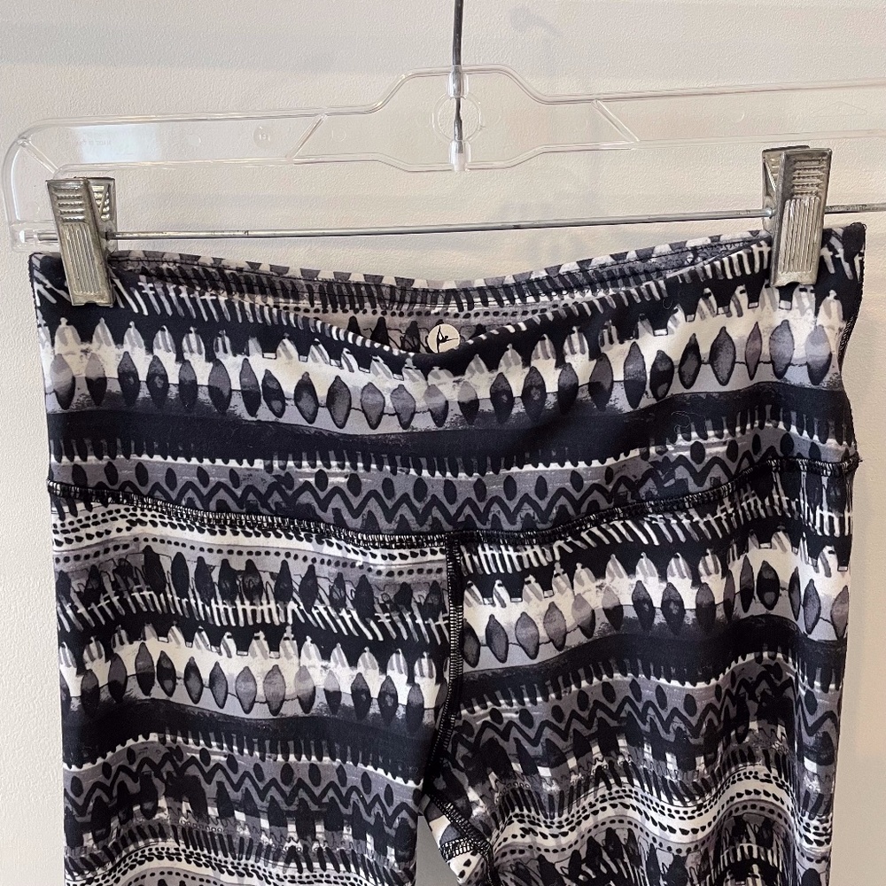 Black White Gray Workout Leggings with Pocket